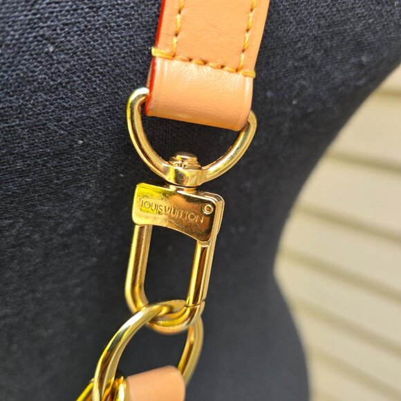 Louis Vuitton Loop Monogram - Picture 7 of 16